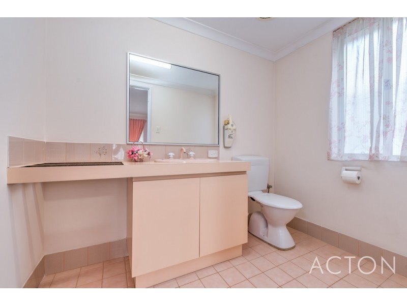 34 Wimbledon Drive, Kingsley WA 6026