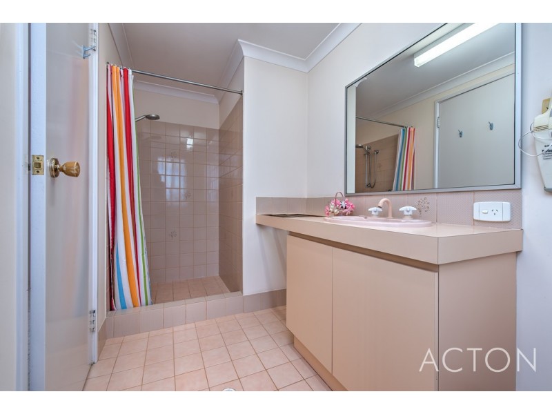 34 Wimbledon Drive, Kingsley WA 6026