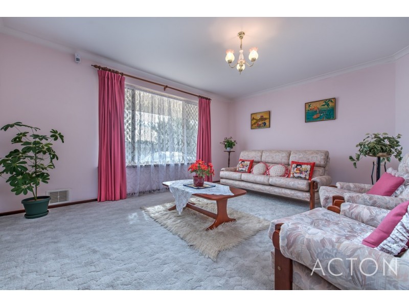 34 Wimbledon Drive, Kingsley WA 6026