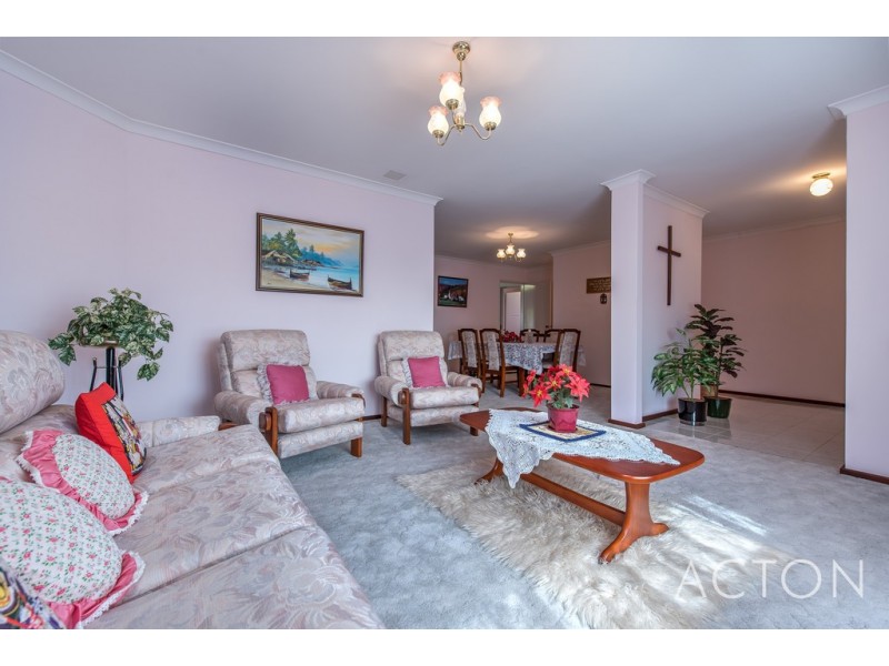 34 Wimbledon Drive, Kingsley WA 6026