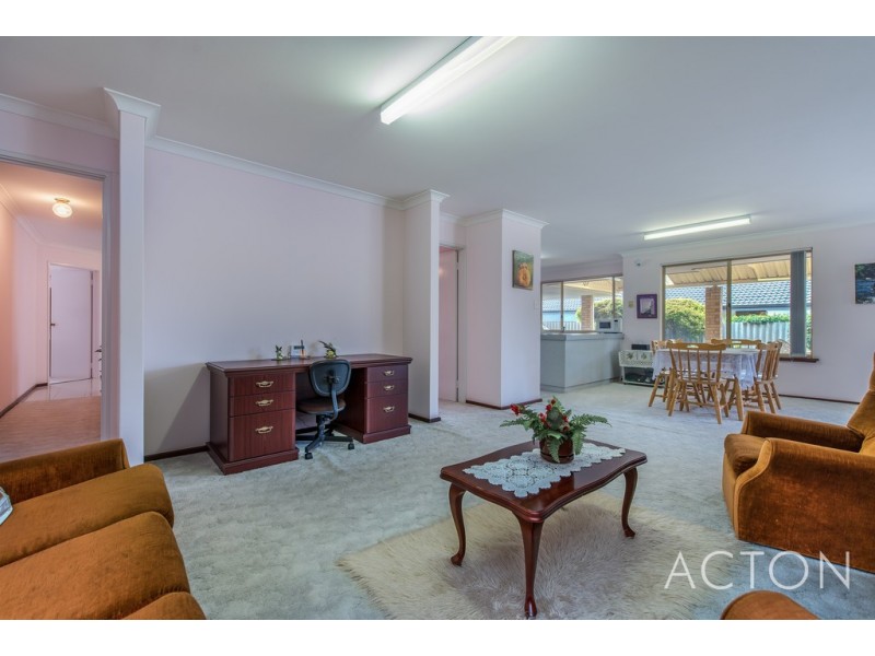 34 Wimbledon Drive, Kingsley WA 6026