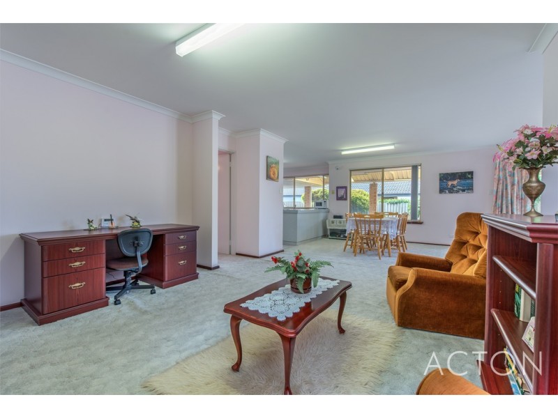 34 Wimbledon Drive, Kingsley WA 6026