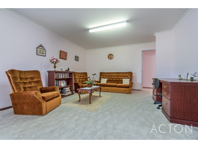 34 Wimbledon Drive, Kingsley WA 6026