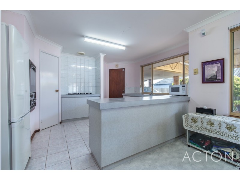 34 Wimbledon Drive, Kingsley WA 6026