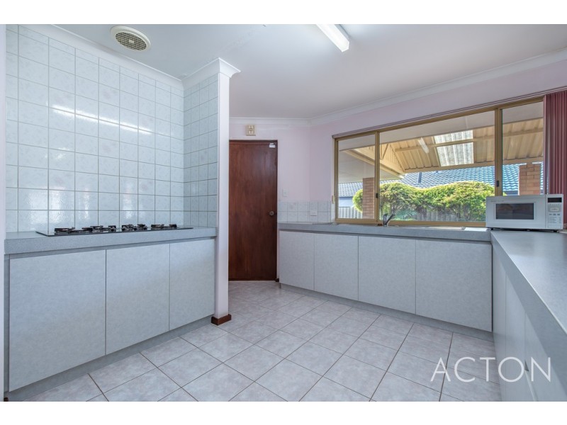 34 Wimbledon Drive, Kingsley WA 6026