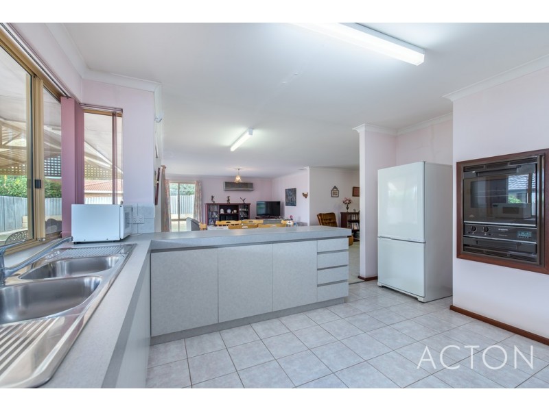 34 Wimbledon Drive, Kingsley WA 6026