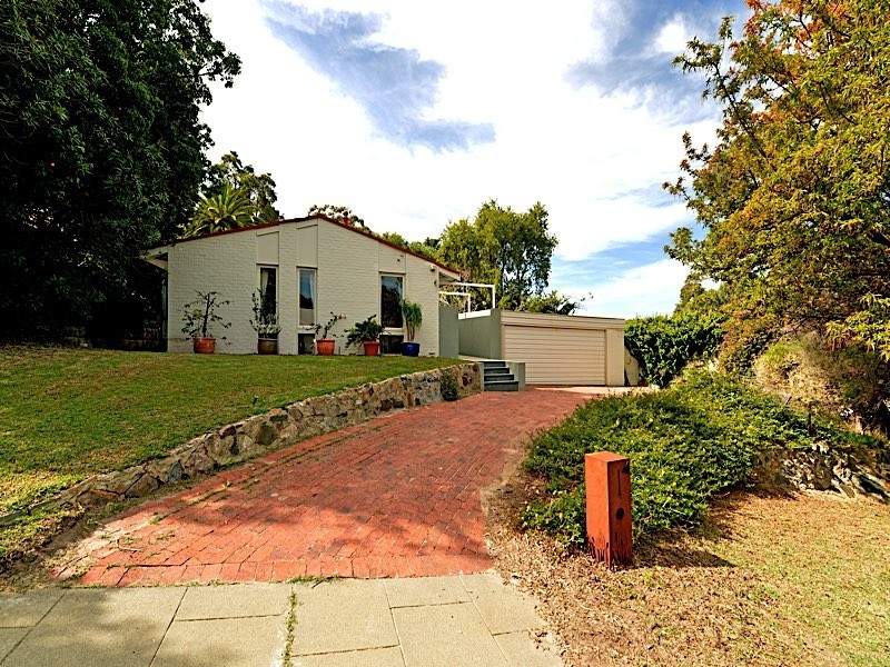 4 Dandaloo Road, City Beach WA 6015