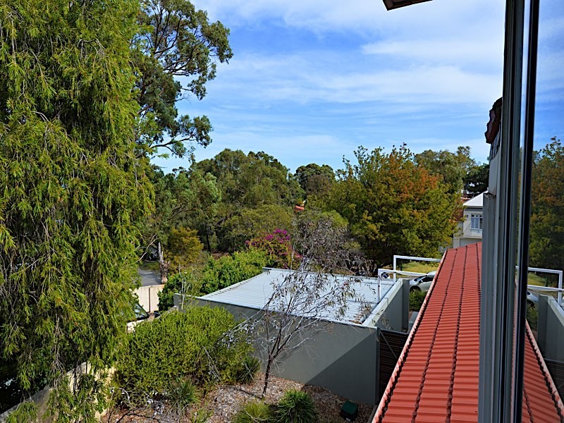 4 Dandaloo Road, City Beach WA 6015