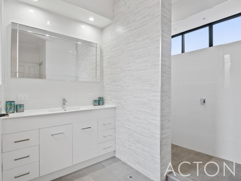 6 Stockdale Crescent, Wembley Downs WA 6019