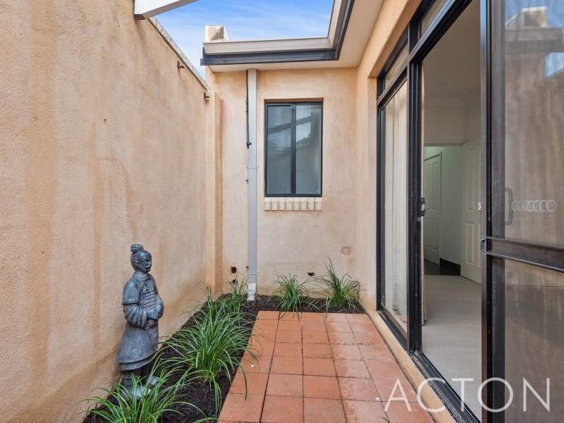 6 Stockdale Crescent, Wembley Downs WA 6019