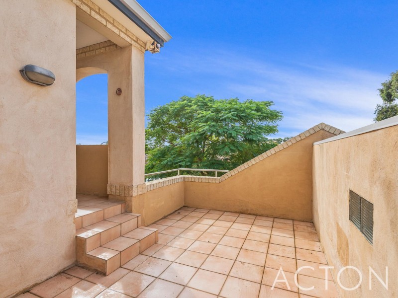 6 Stockdale Crescent, Wembley Downs WA 6019
