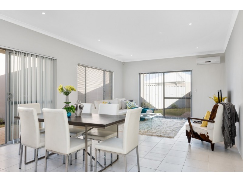 52 RANDSTONE PARADE, Butler WA 6036