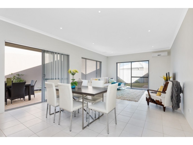 52 RANDSTONE PARADE, Butler WA 6036