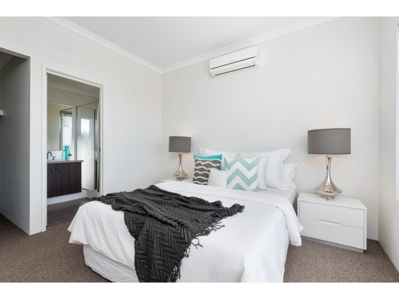 52 RANDSTONE PARADE, Butler WA 6036