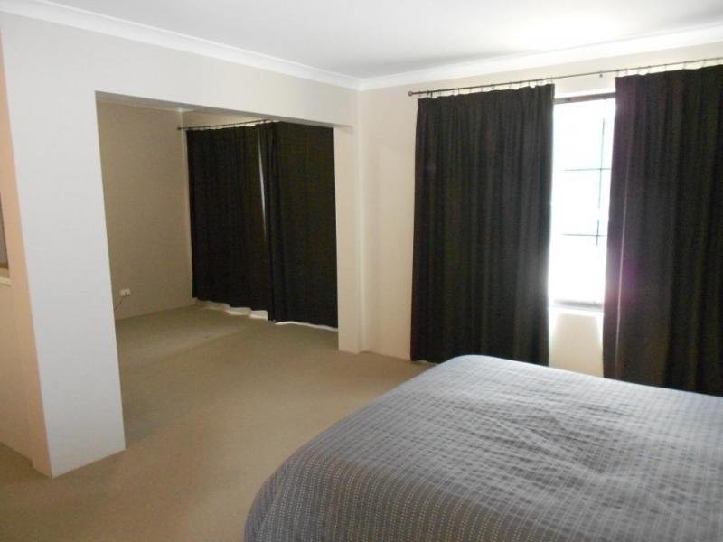 8 Trumpeter Parade, Yanchep WA 6035