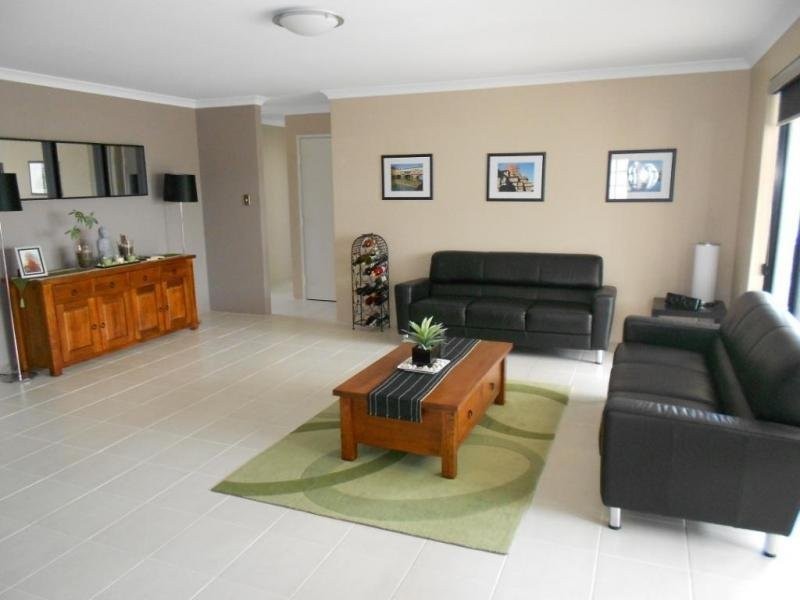 8 Trumpeter Parade, Yanchep WA 6035