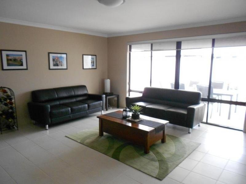 8 Trumpeter Parade, Yanchep WA 6035