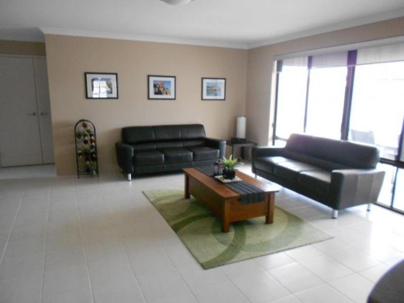 8 Trumpeter Parade, Yanchep WA 6035