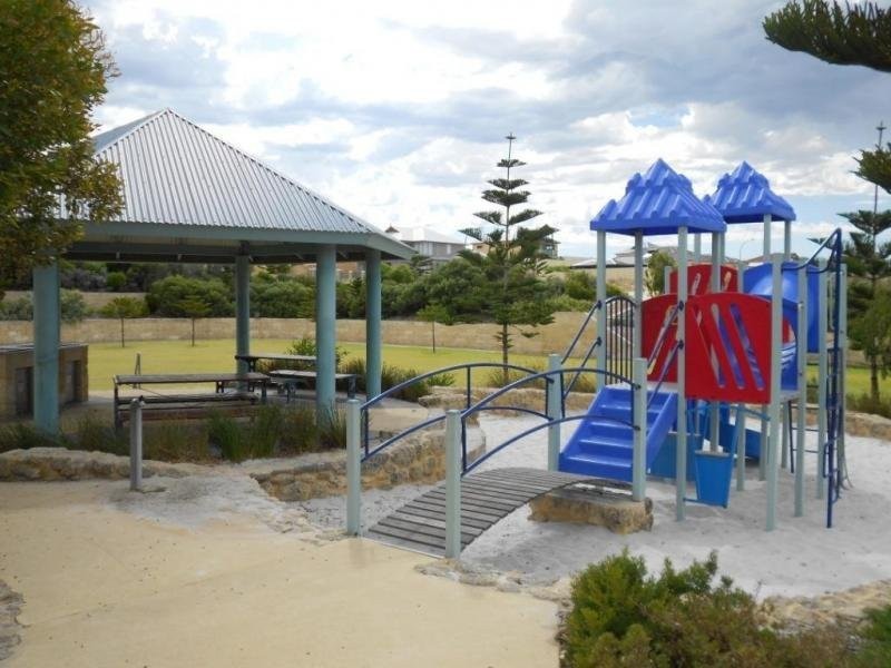 8 Trumpeter Parade, Yanchep WA 6035