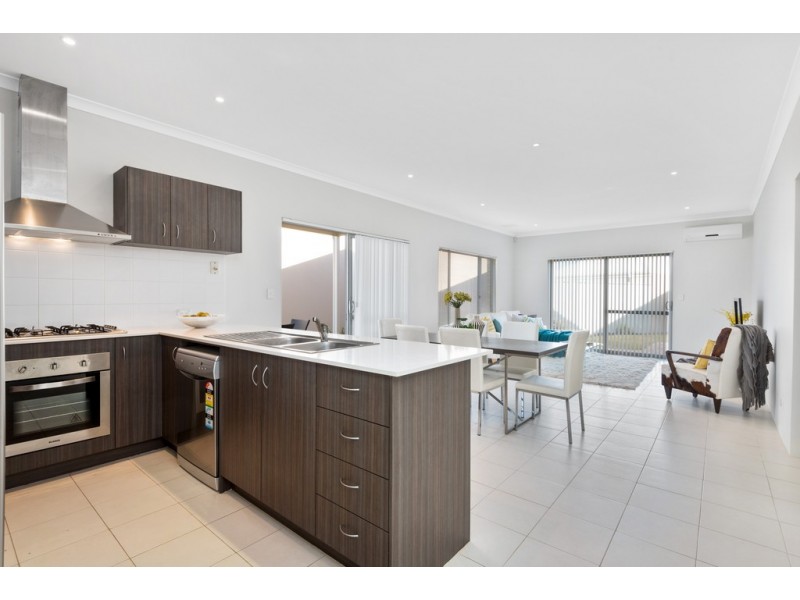 52 RANDSTONE PARADE, Butler WA 6036
