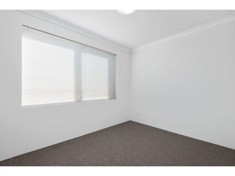 52 RANDSTONE PARADE, Butler WA 6036