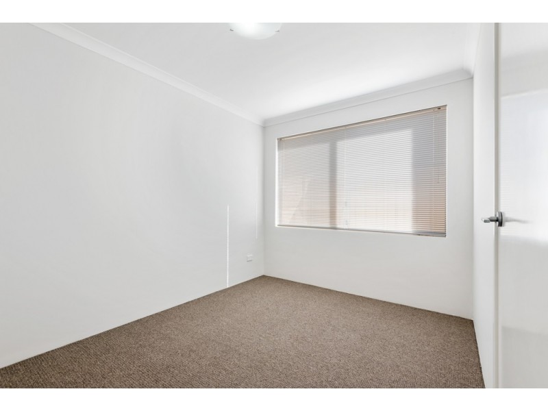 52 RANDSTONE PARADE, Butler WA 6036