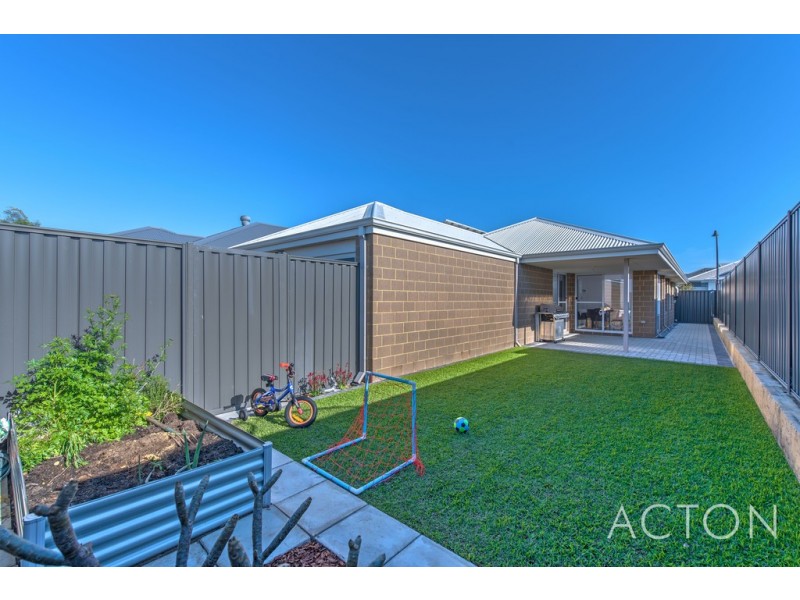 16 Equinox Avenue, Eglinton WA 6034