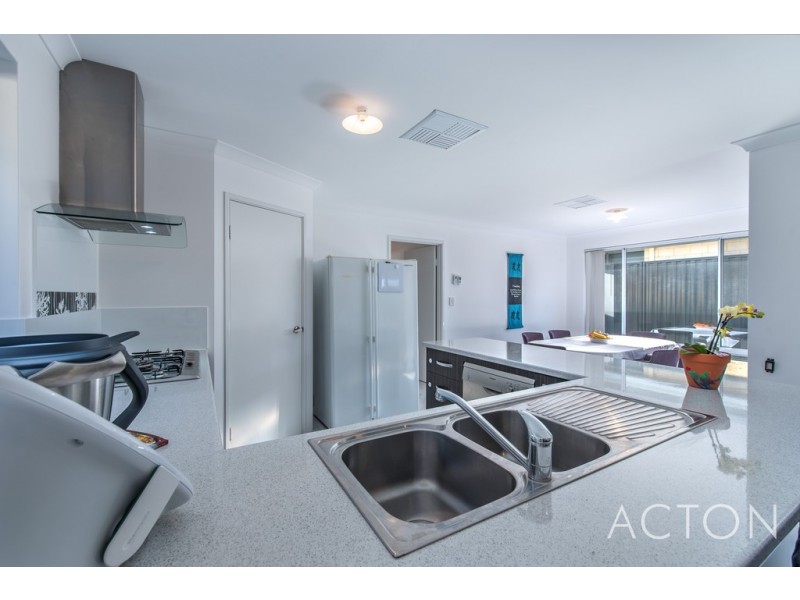 16 Equinox Avenue, Eglinton WA 6034