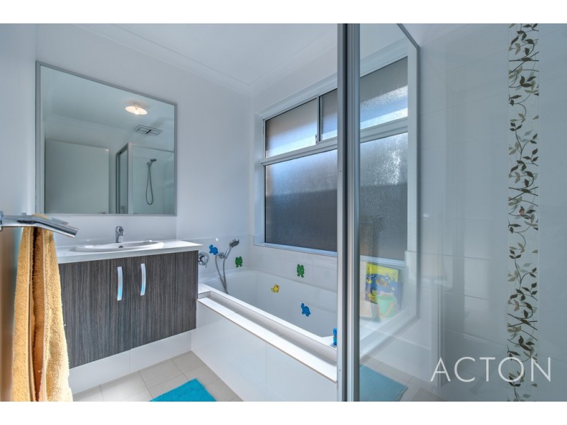 16 Equinox Avenue, Eglinton WA 6034