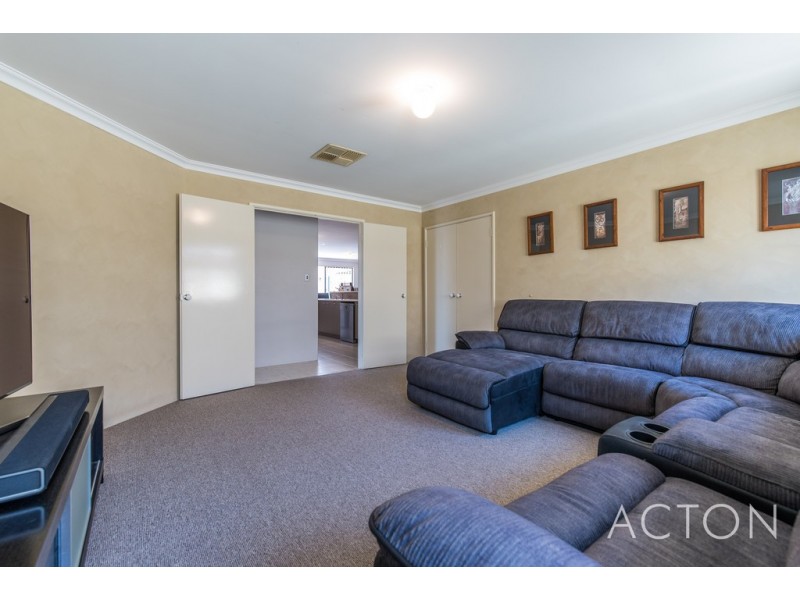 16 Thurleigh Approach, Butler WA 6036