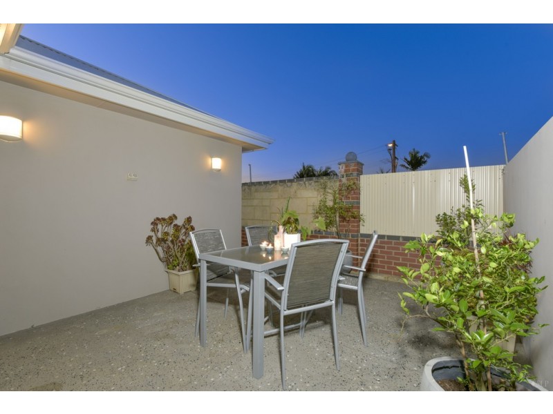 2/2 Dana Way, Madeley WA 6065