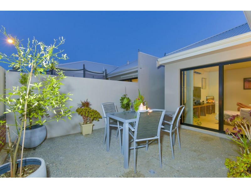 2/2 Dana Way, Madeley WA 6065