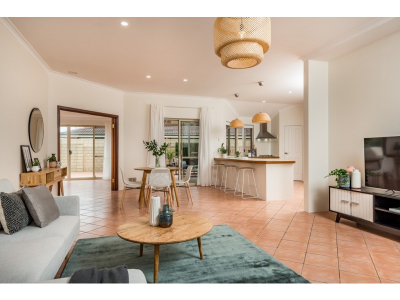 7 Ostend Parade, Mindarie WA 6030