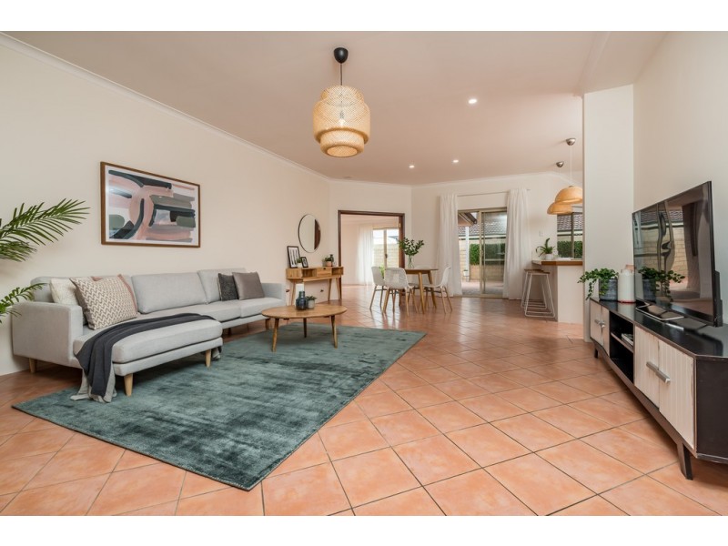 7 Ostend Parade, Mindarie WA 6030