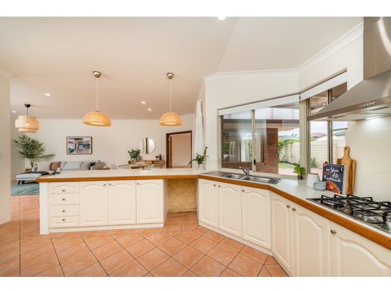 7 Ostend Parade, Mindarie WA 6030