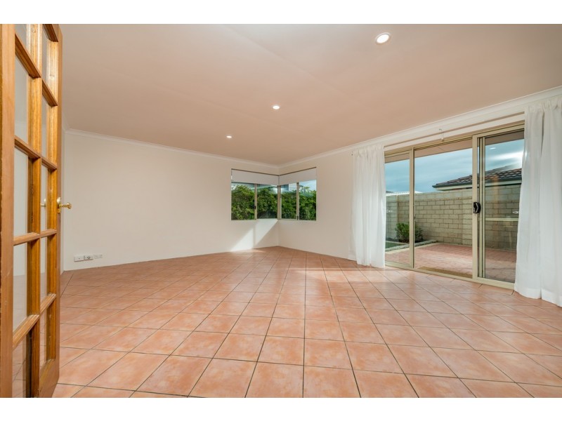 7 Ostend Parade, Mindarie WA 6030