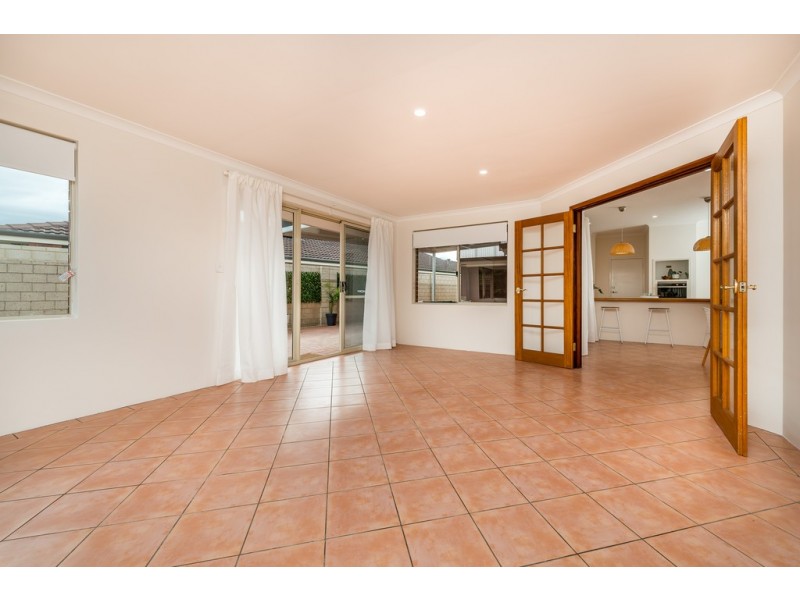 7 Ostend Parade, Mindarie WA 6030