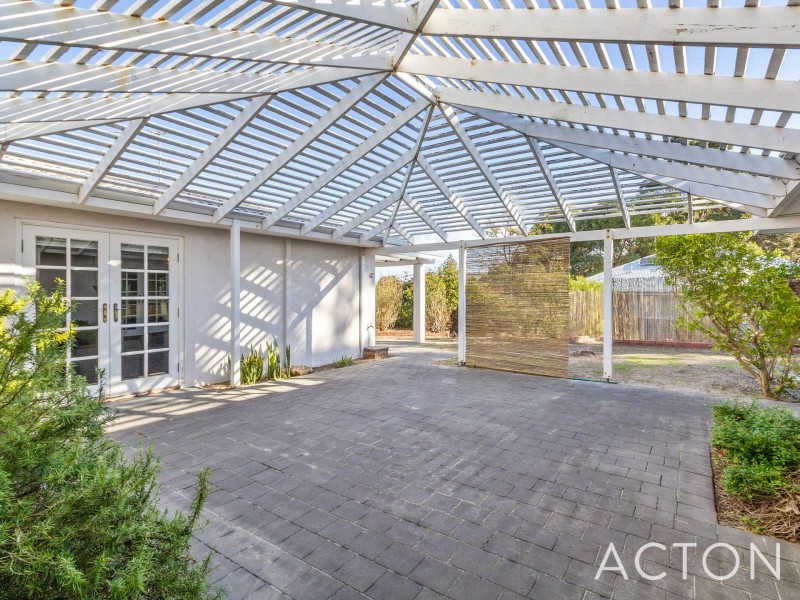 102 Dampier Avenue, Mullaloo WA 6027