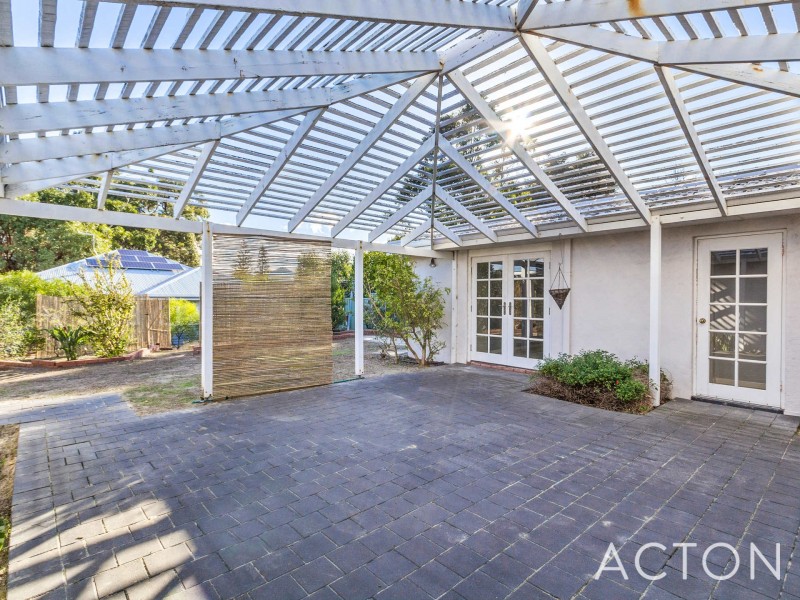 102 Dampier Avenue, Mullaloo WA 6027