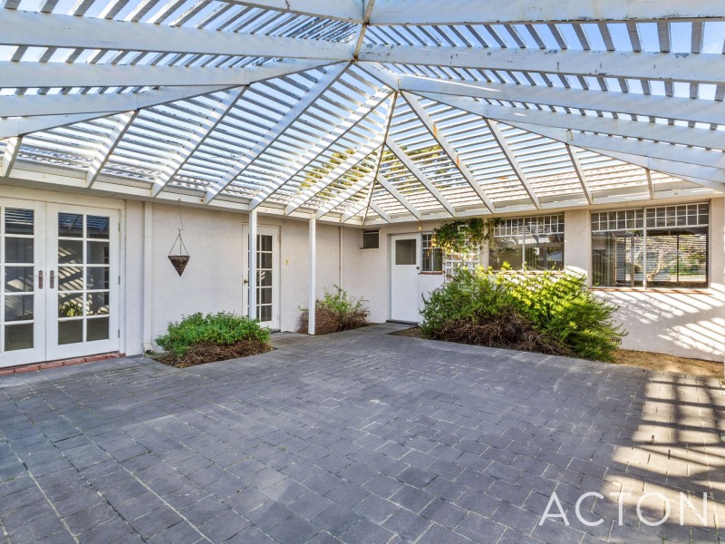 102 Dampier Avenue, Mullaloo WA 6027