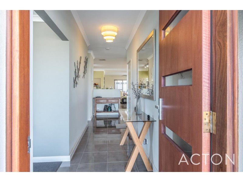 16 Giallo Way, Eglinton WA 6034