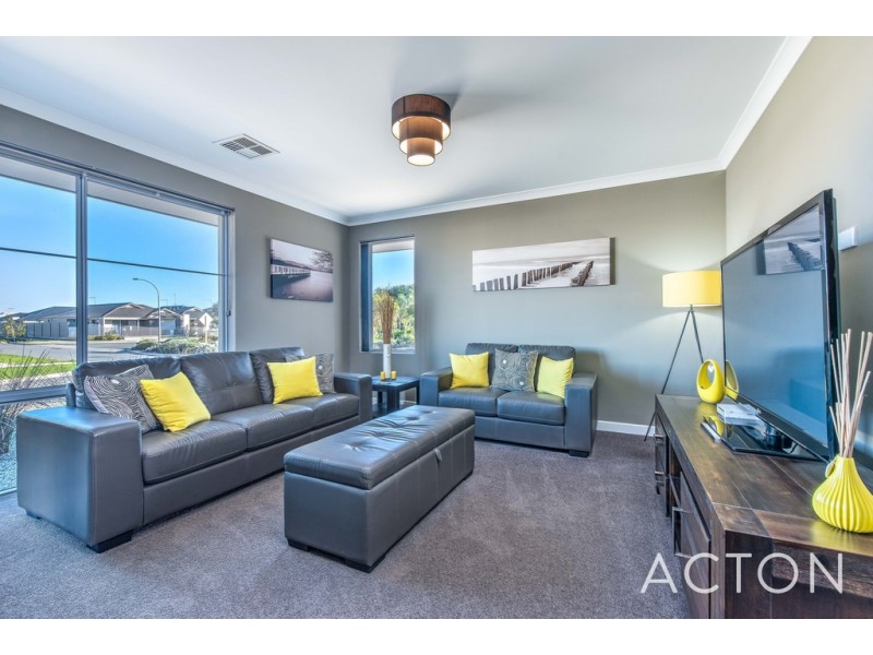 16 Giallo Way, Eglinton WA 6034