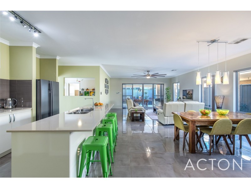 16 Giallo Way, Eglinton WA 6034