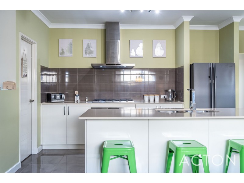 16 Giallo Way, Eglinton WA 6034