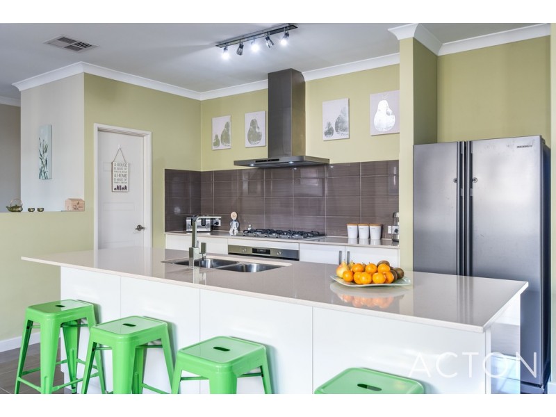 16 Giallo Way, Eglinton WA 6034