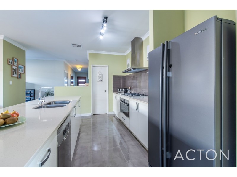 16 Giallo Way, Eglinton WA 6034