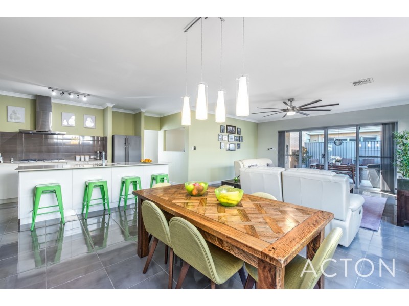 16 Giallo Way, Eglinton WA 6034