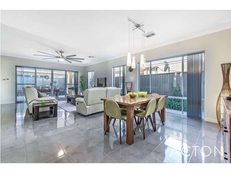 16 Giallo Way, Eglinton WA 6034