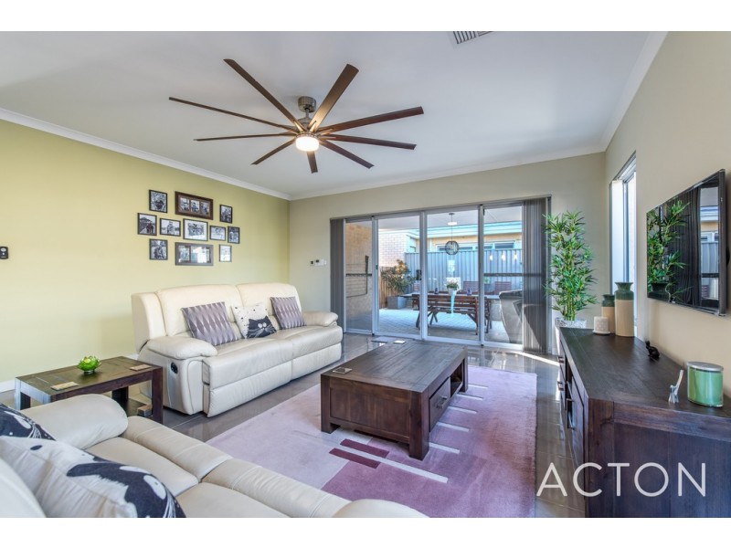 16 Giallo Way, Eglinton WA 6034