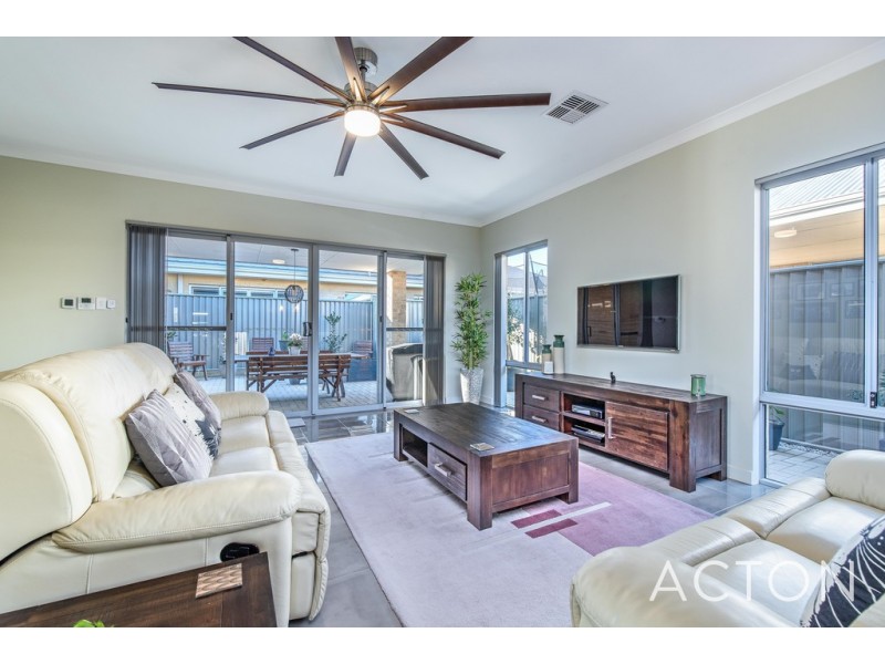 16 Giallo Way, Eglinton WA 6034